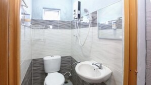 A bathroom with a toilet, sink, and shower. - Hotel O D'noor (Kota Bharu)