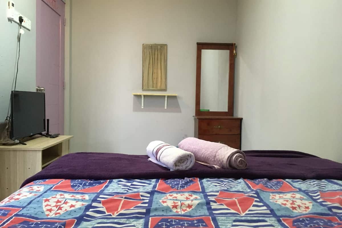 Deluxe Double Room | Desk, iron/ironing board, free WiFi, bed sheets