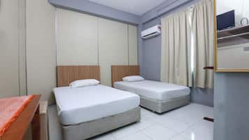 Deluxe Twin Room | Desk, iron/ironing board, free WiFi, bed sheets