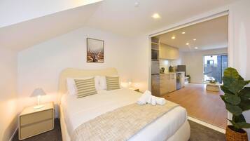 Iron/ironing board, WiFi, bed sheets