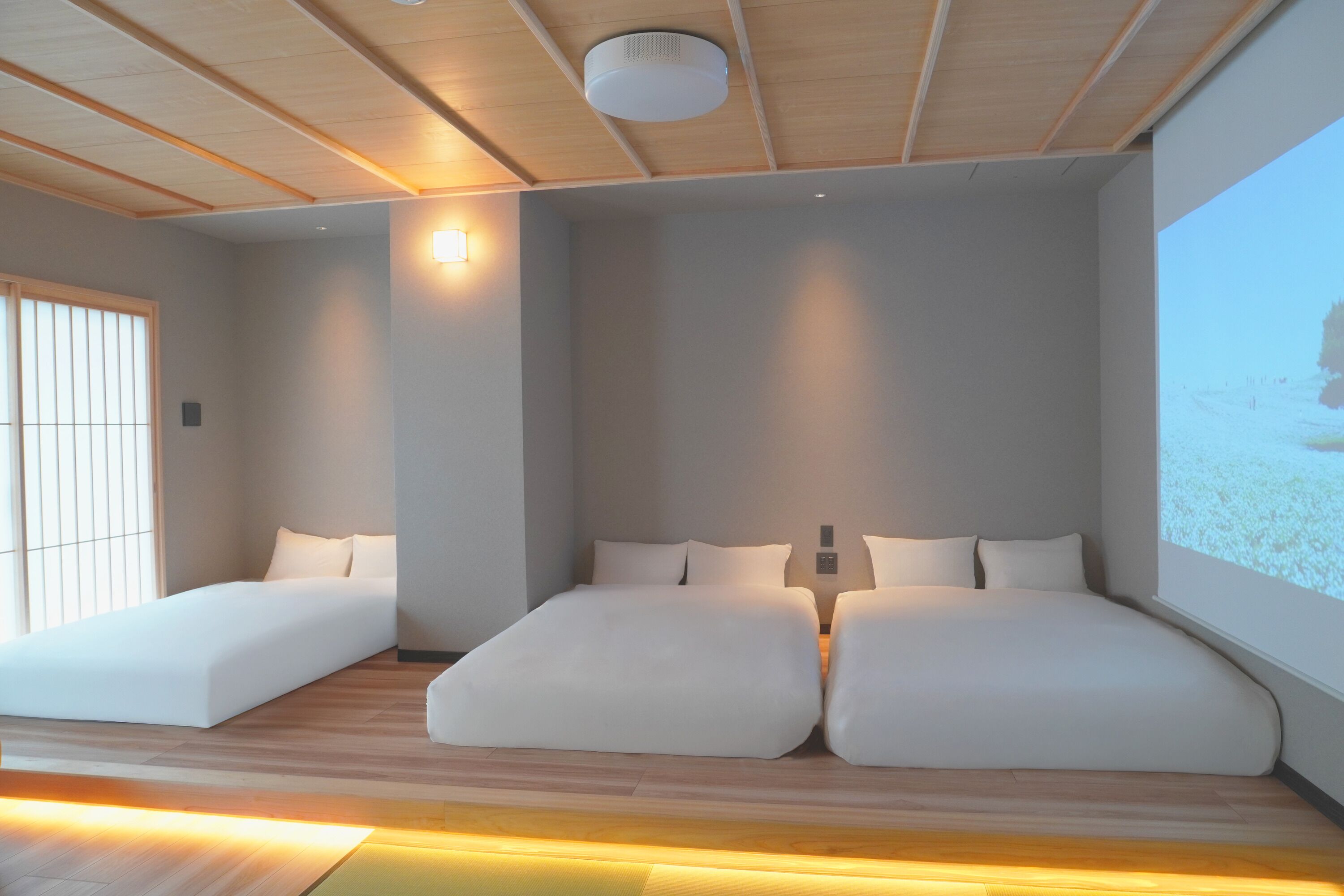 Habitación triple Premium, vista a la ciudad | Caja de seguridad en la habitación y wifi gratis 