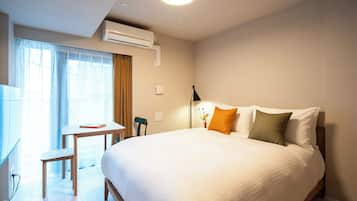 Superior Studio Apartment - Double | Blackout drapes, iron/ironing board, free WiFi, bed sheets