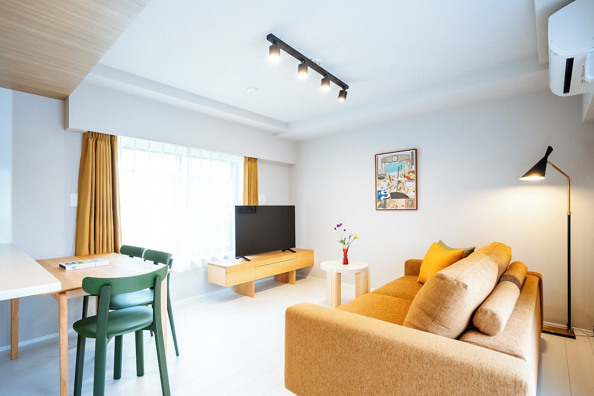 Căn hộ Premier, 1 phòng ngủ, không hút thuốc (Family) | Khu phòng khách | Smart TV 50-inch có truyền hình vệ tinh 