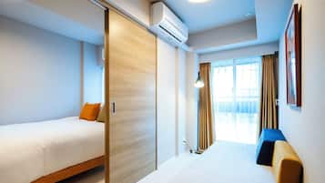 Deluxe Studio Apartment | Blackout drapes, iron/ironing board, free WiFi, bed sheets