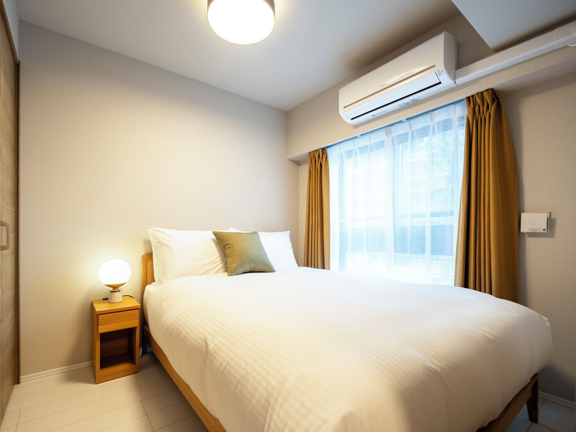 Premier One-Bedroom Apartment | Blackout drapes, iron/ironing board, free WiFi, bed sheets