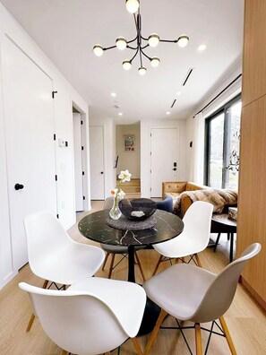 Dining - New Build 3 Brms Kitslano Retreat (air-conditioned) (Vancouver)