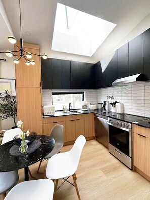 Fridge, microwave, oven, stovetop - New Build 3 Brms Kitslano Retreat (air-conditioned) (Vancouver)
