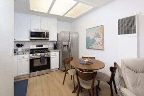 Private kitchen - Luxury At Pier Avenue (Oceano)