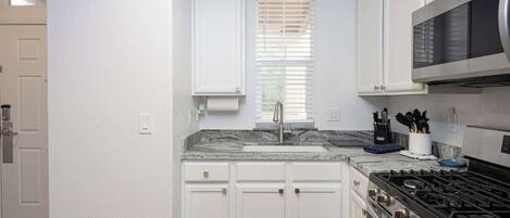 Coffee/tea maker, fridge, microwave, oven