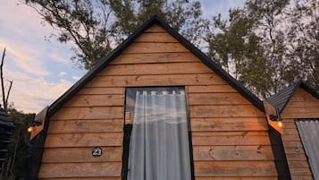 Chalet, vista al jardín | Wifi gratis y ropa de cama
