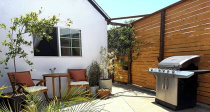 Charming private studio guesthouse close to FIFA-SoFi-Forum-LAX-Metro