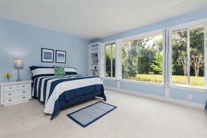 Room - Serene 3-bedroom house on 3 acres in charming Gainesville (Gainesville)
