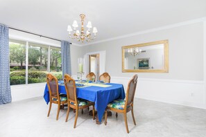 Dining - Serene 3-bedroom house on 3 acres in charming Gainesville (Gainesville)