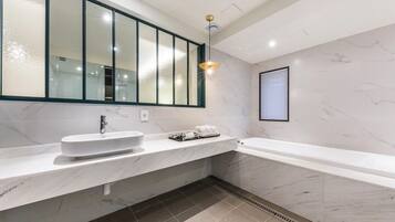 Suite | Bathroom | Hair dryer, bidet, heated floors, towels