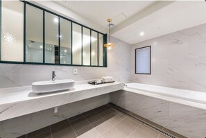 Suite | Baño | Secadora de cabello, bidet, piso con calefacción, toallas 