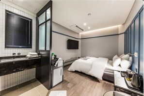 Standard-Doppelzimmer | Laptopgeeigneter Arbeitsplatz, kostenloses WLAN