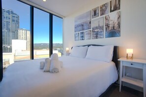 Iron/ironing board, WiFi, bed sheets - Modern Central 1BR Apt in Rundle Mall w Gym (Adelaide)