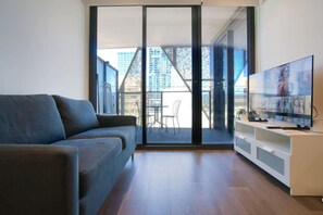 TV - Modern Central 1BR Apt in Rundle Mall w Gym (Adelaide)
