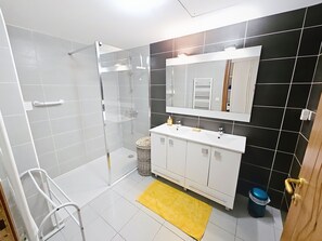 Bathroom - Vrbo Property (Calvi)