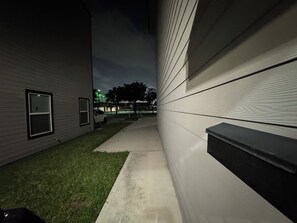 Property grounds - Modern Houston Retreat - 3BR Home w/ Fast WiFi (Houston)
