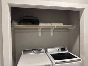 Interior - Modern Houston Retreat - 3BR Home w/ Fast WiFi (Houston)