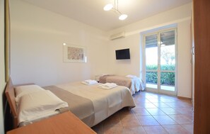 Iron/ironing board, travel cot, free WiFi - Amazing home in Paestum with WiFi (Paestum)