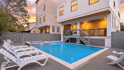 Graytness & Grayton Dreams by Avantstay Sleeps 64 + 22 Bedrooms 2 Pools + Spa + Game Rooms + Elevator Bikes + Golf Carts Walk to Grayton Beach