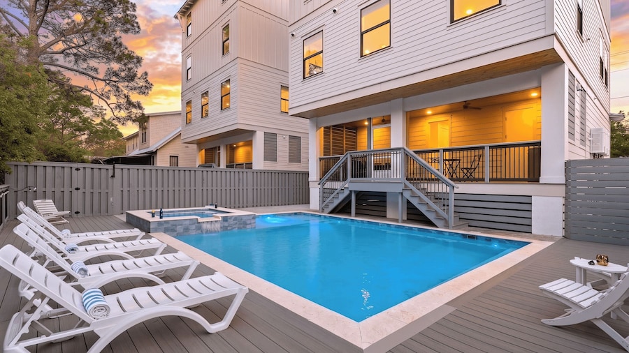 Graytness & Grayton Dreams by Avantstay Sleeps 64 + 22 Bedrooms 2 Pools + Spa + Game Rooms + Elevator Bikes + Golf Carts Walk to Grayton Beach