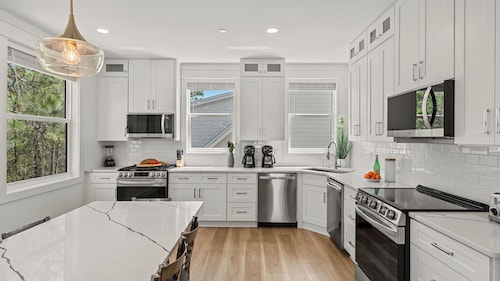 Graytness & Grayton Dreams by Avantstay Sleeps 64 + 22 Bedrooms 2 Pools + Spa + Game Rooms + Elevator Bikes + Golf Carts Walk to Grayton Beach