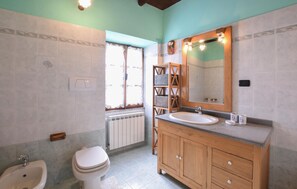 Hair dryer - 2 bedroom stunning apartment in Comuneglia (Comuneglia)