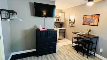 Single Room | Travel crib, free WiFi, bed sheets