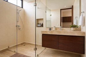 Shower, hair dryer, towels, shampoo - Penthouse with Private Rooftop Pool & Terrace (Tulum)
