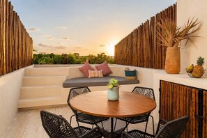 Outdoor dining - Penthouse with Private Rooftop Pool & Terrace (Tulum)