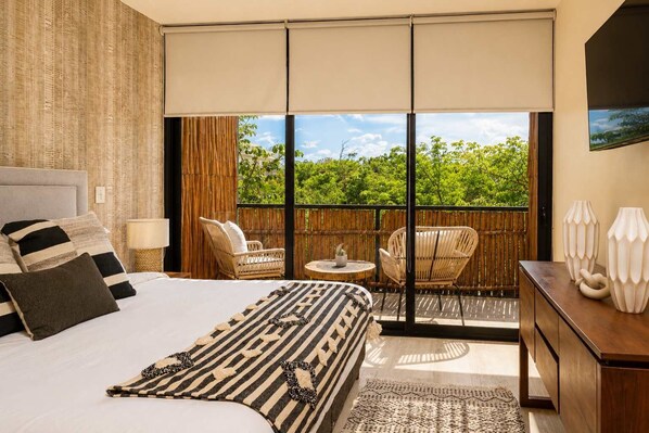 Tabla de planchar con plancha, wifi y ropa de cama 