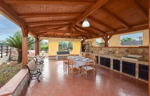 Outdoor dining - Gorgeous home in Carini (Carini)