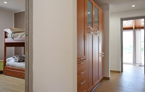 4 bedrooms, free WiFi - Gorgeous home in Carini (Carini)