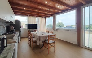 Microonde, forno, piano cottura, lavastoviglie