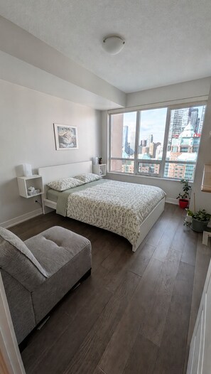 Room - Toronto Skyline Condo w/ Parking & Subway Access in the Heart of Downtown (Toronto)