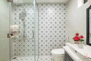 Deluxe Villa, Multiple Bedrooms | Bathroom - Hometown Moc 7 BRS Pool Villa Hoi An (Hoi An Tay)