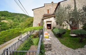 Property grounds - 3 bedroom awesome home in Porzano (Porzano)