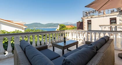 Cozy home in Tivat with house a panoramic view