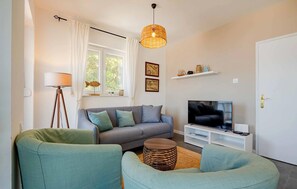 TV - Cozy home in Tivat with house a panoramic view (Tivat)