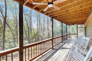 Terrace/patio - Charming Mountain Cabin with Screened Porches & Cozy Fireplace (Rabun Gap)