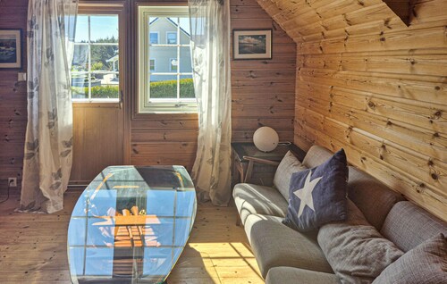 5 bedroom gorgeous home in Austrheim