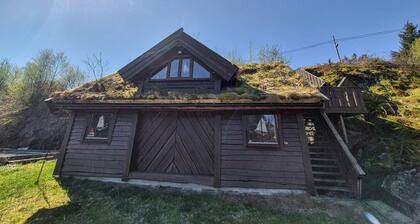 5 bedroom gorgeous home in Austrheim
