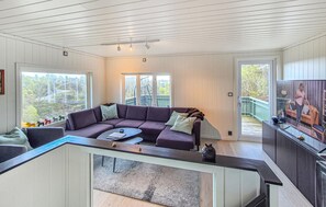 Smart TV - 2 bedroom nice home in Sletta (Sletta)