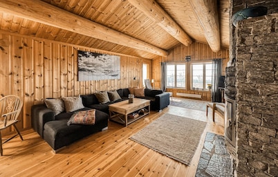 Nice home in Beitostølen with sauna