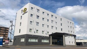 A multi-story hotel with a flat facade, multiple windows, and a covered entrance. - Smile Hotel Kanonji (Kanonji)