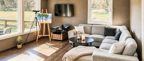 Smart TV, fireplace