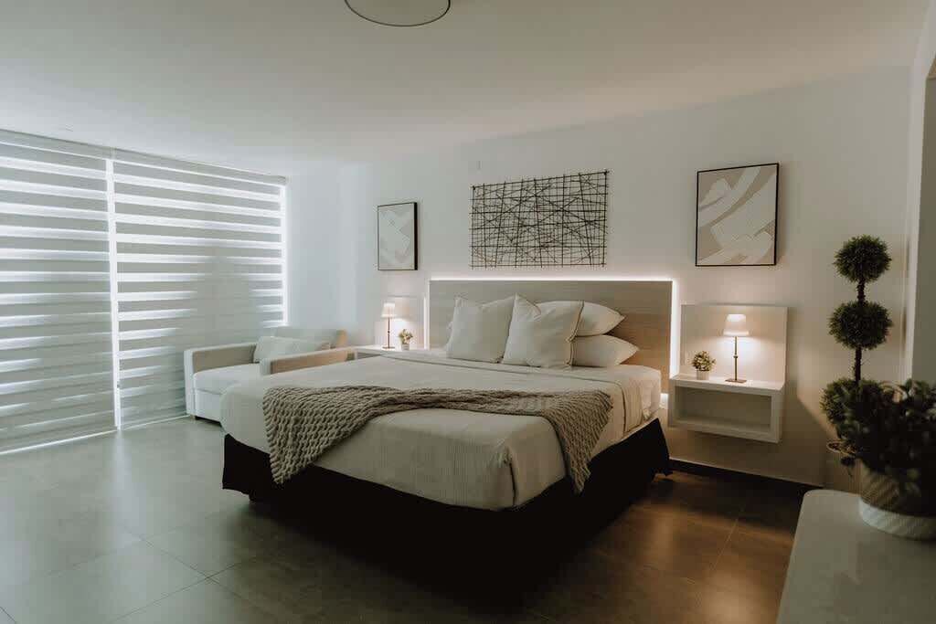 Desk, iron/ironing board, WiFi, bed sheets
